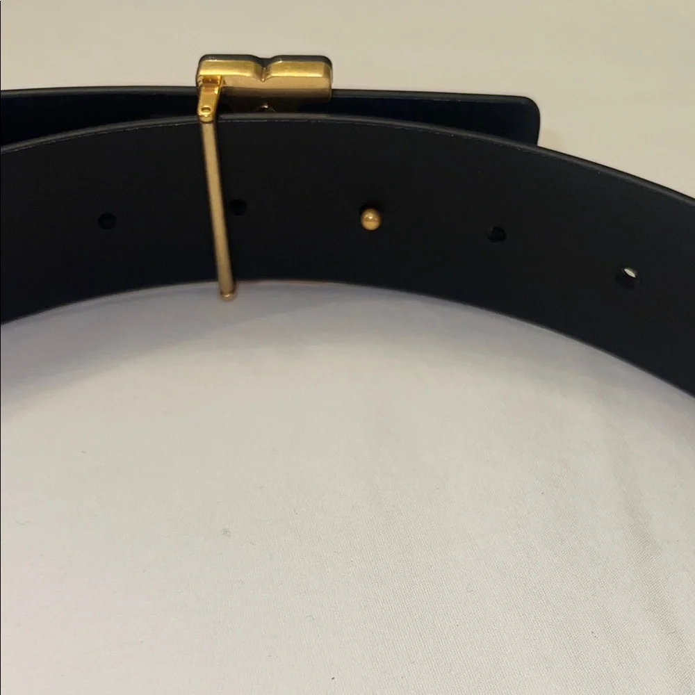 Tory Burch ] Eleanor Black Leather Belt ] Raised Leather Logo Buckle